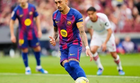 拉菲尼亚单场西甲比赛前21分钟打进两粒点球，为21世纪第一人